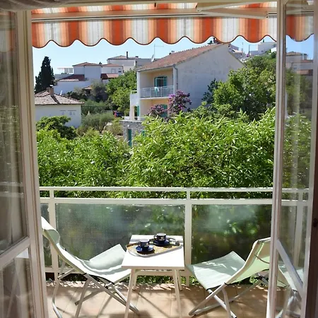 Close To Center, Quiet, With Parking Appartement *