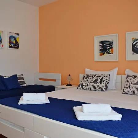 Close To Center, Quiet, With Parking Appartement