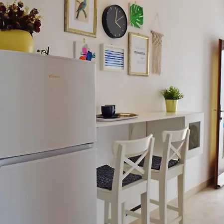 Appartement Close To Center, Quiet, With Parking *