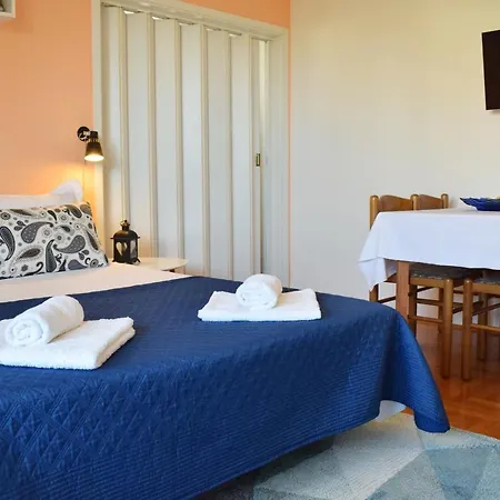 Close To Center, Quiet, With Parking Appartement