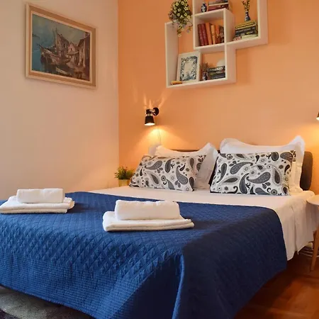 Appartement Close To Center, Quiet, With Parking
