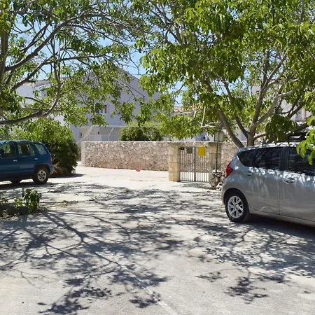 Appartement Close To Center, Quiet, With Parking