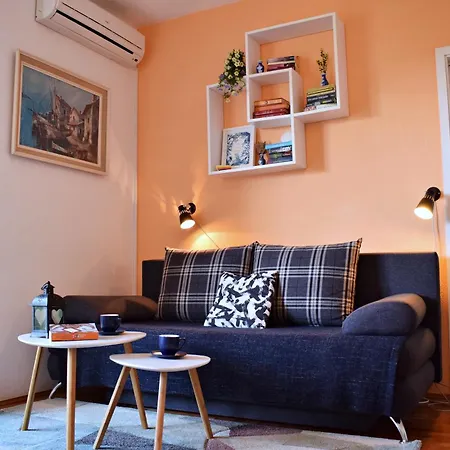 Appartement Close To Center, Quiet, With Parking