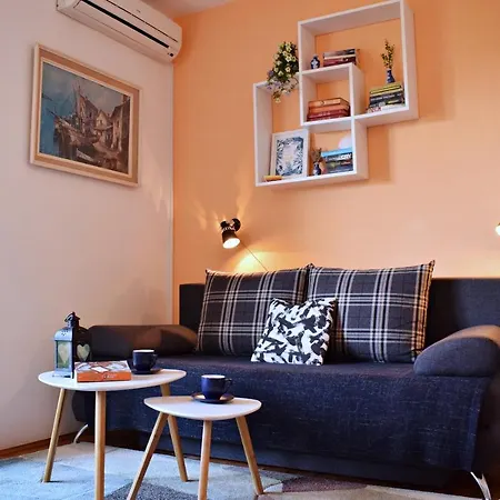 Close To Center, Quiet, With Parking Appartement