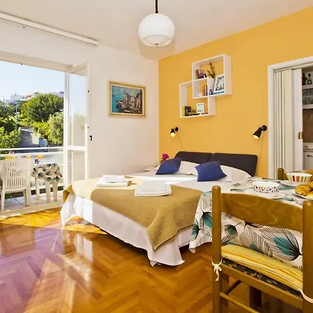 Close To Center, Quiet, With Parking Appartement