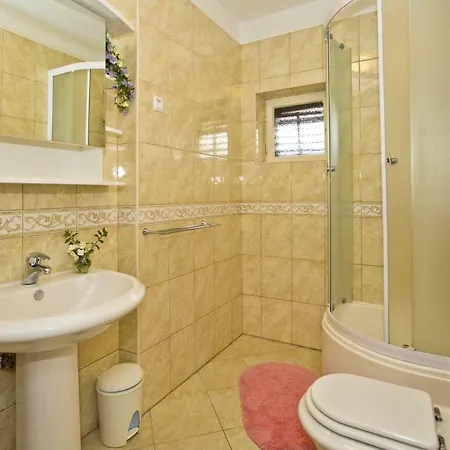 Appartement Close To Center, Quiet, With Parking