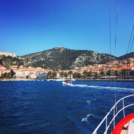 Close To Center, Quiet, With Parking Apartman