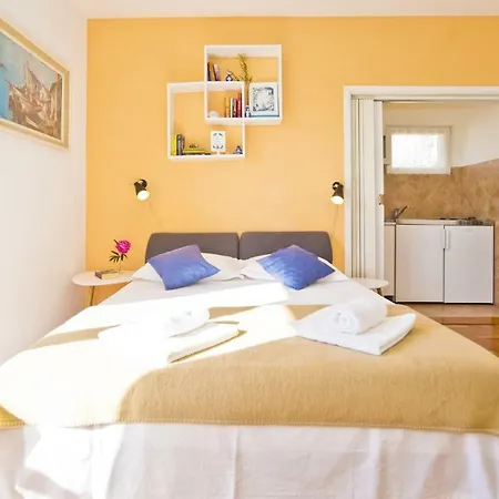 Close To Center, Quiet, With Parking Apartman *