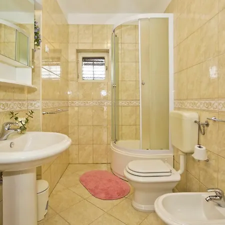 Close To Center, Quiet, With Parking Apartman *