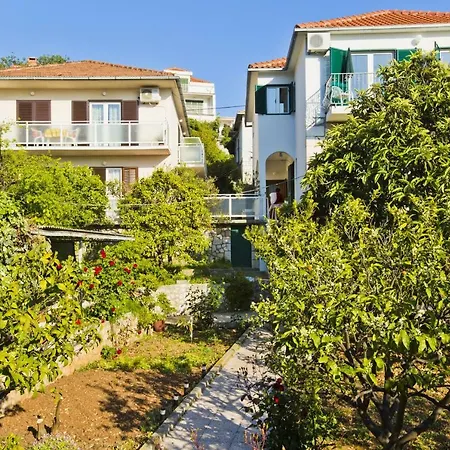 Close To Center, Quiet, With Parking Apartman Hvar Town